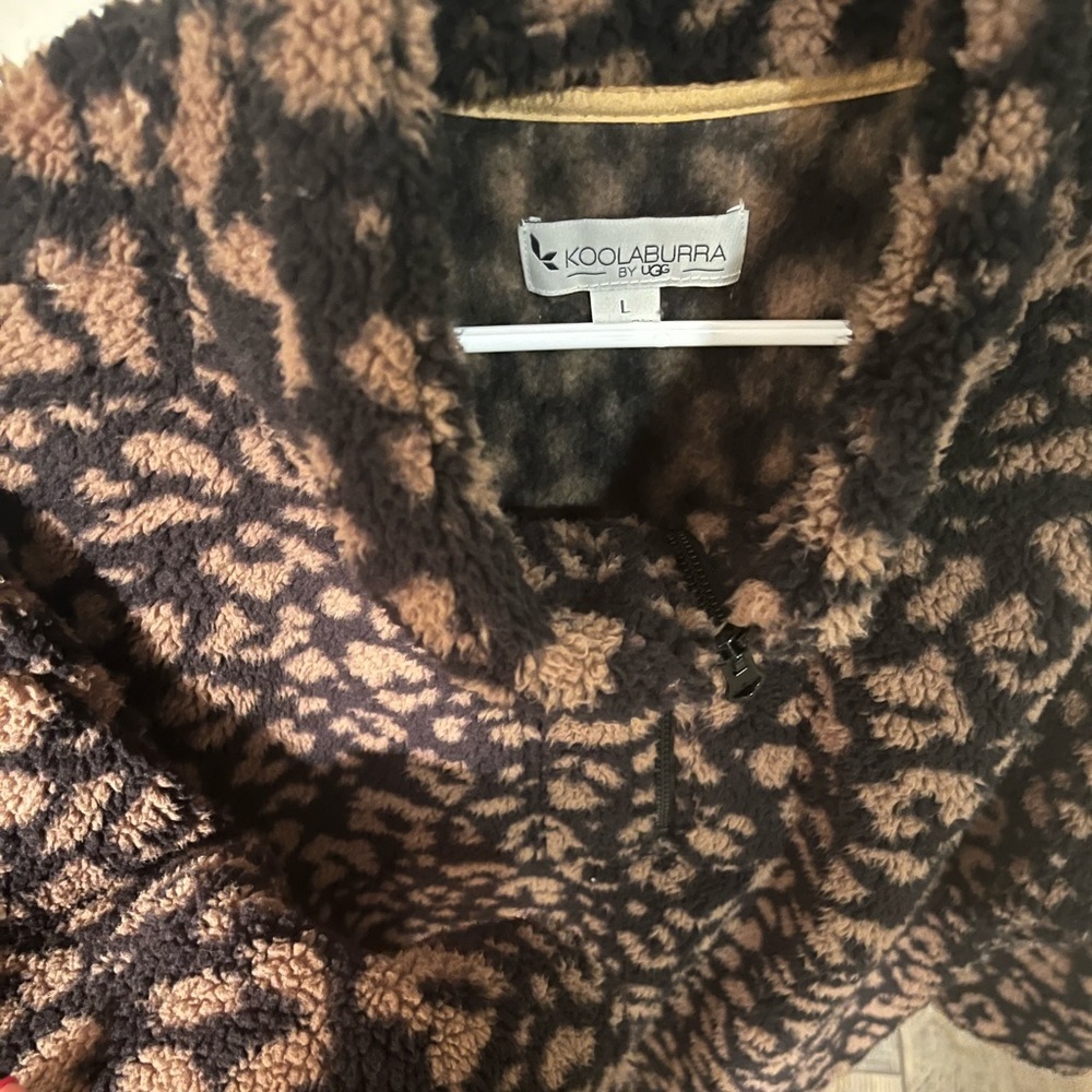 Koolaburra by UGG 3/4 Zip Fluffy Leopard Pullover - Picture 3 of 4